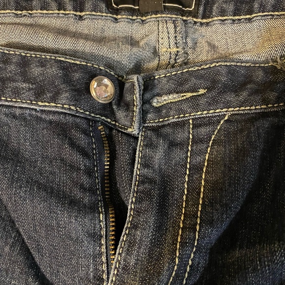 Cato women’s size 18 jeans. Embellished back pockets. Stretch fabric. - Picture 5 of 5